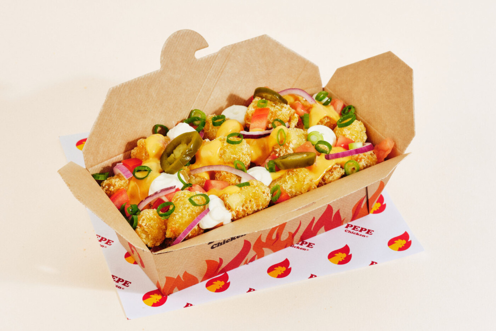 Tater Tots nappés de sauce cheddar